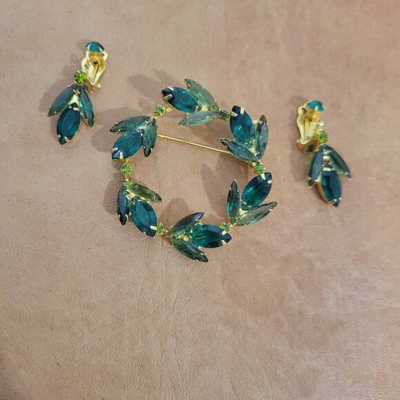 Vintage Emerald Rhinestone Brooch and Clip on Earrings Set - Picture 1 of 4
